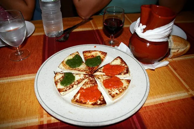Guachinche tradicional en Tenerife con comida casera y vino del país