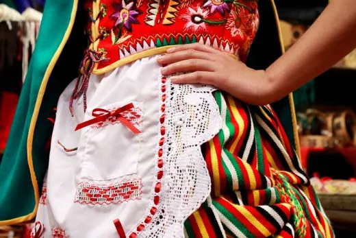Carretas y trajes tradicionales en una romería de Tenerife